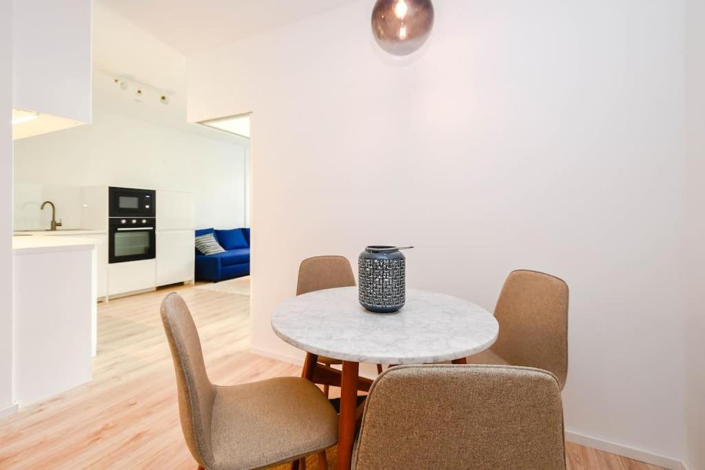New Modern Apartment In City Center บราติสลาวา ภายนอก รูปภาพ