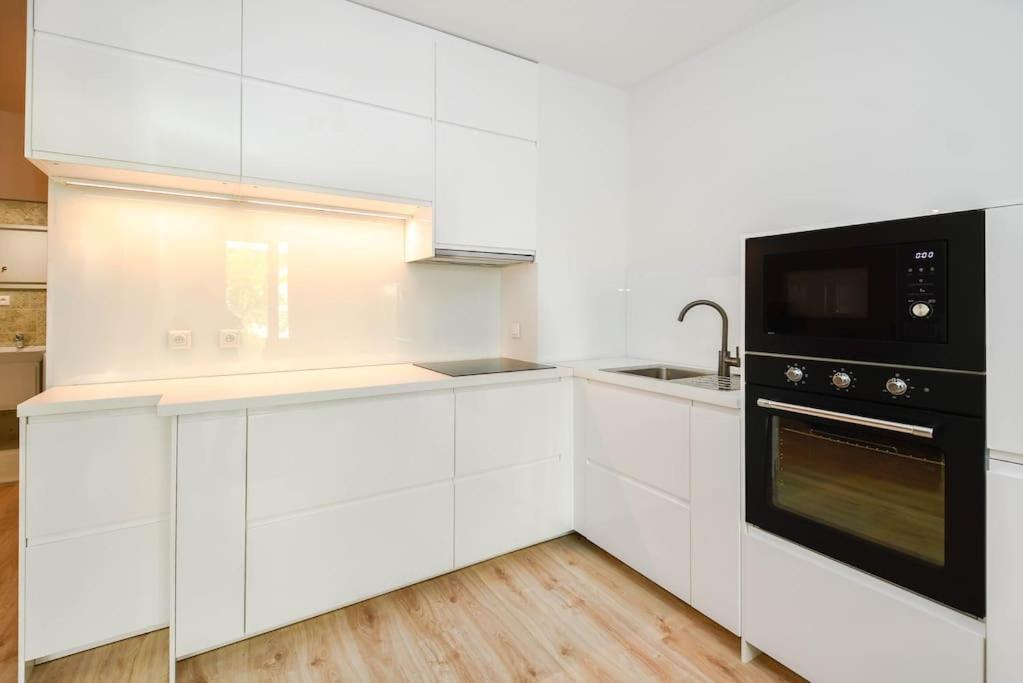 New Modern Apartment In City Center บราติสลาวา ภายนอก รูปภาพ