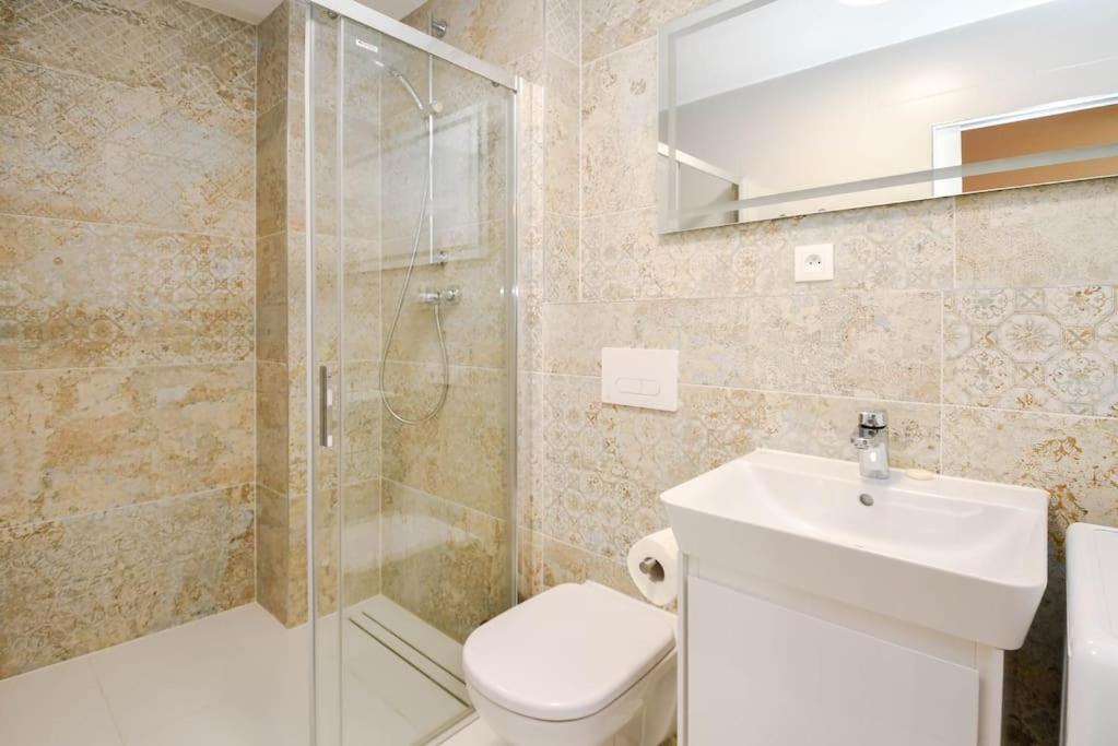 New Modern Apartment In City Center บราติสลาวา ภายนอก รูปภาพ